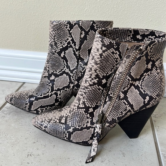 Splendid snakeskin booties - Picture 1 of 5